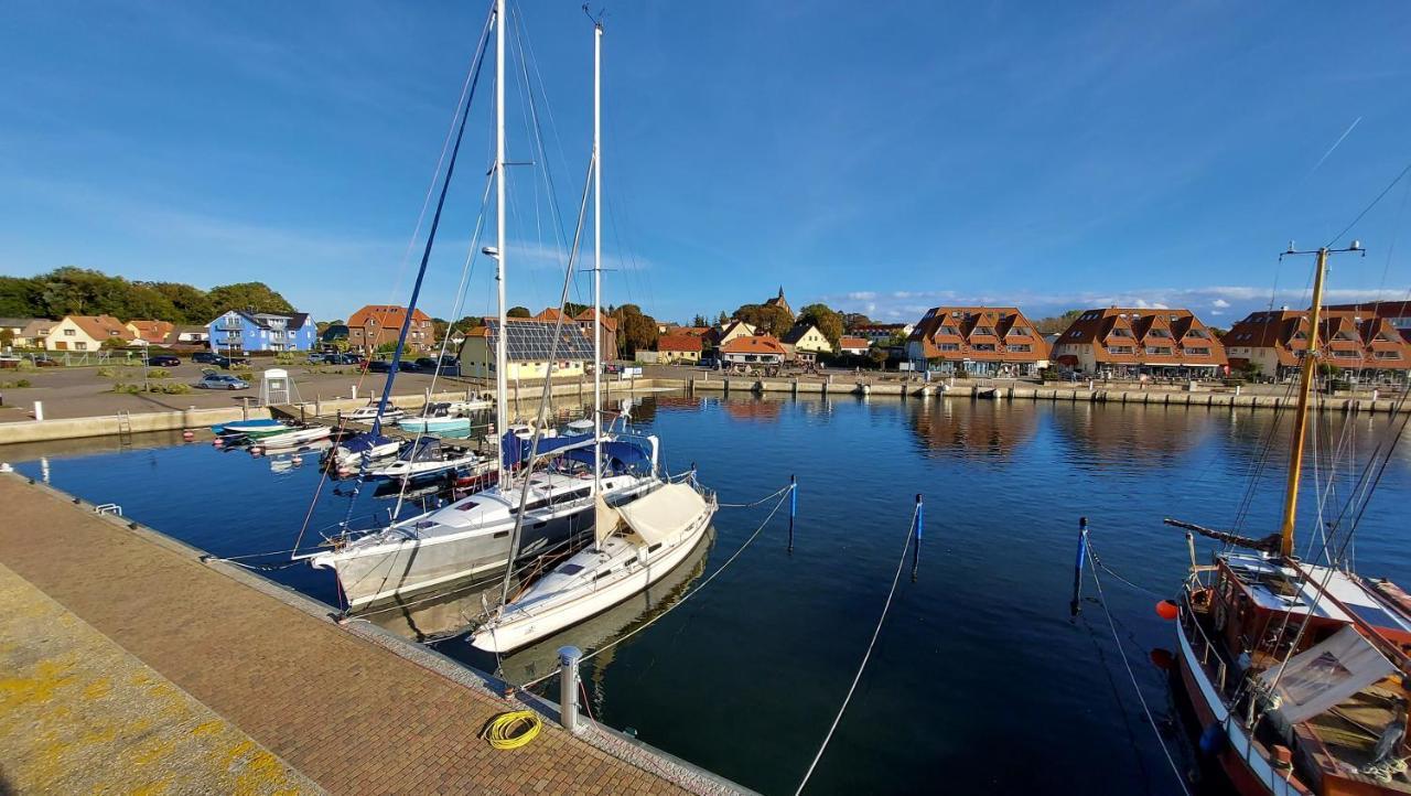 Ferienwohnung Hafenblick Wiek auf Ruegen Exterior photo